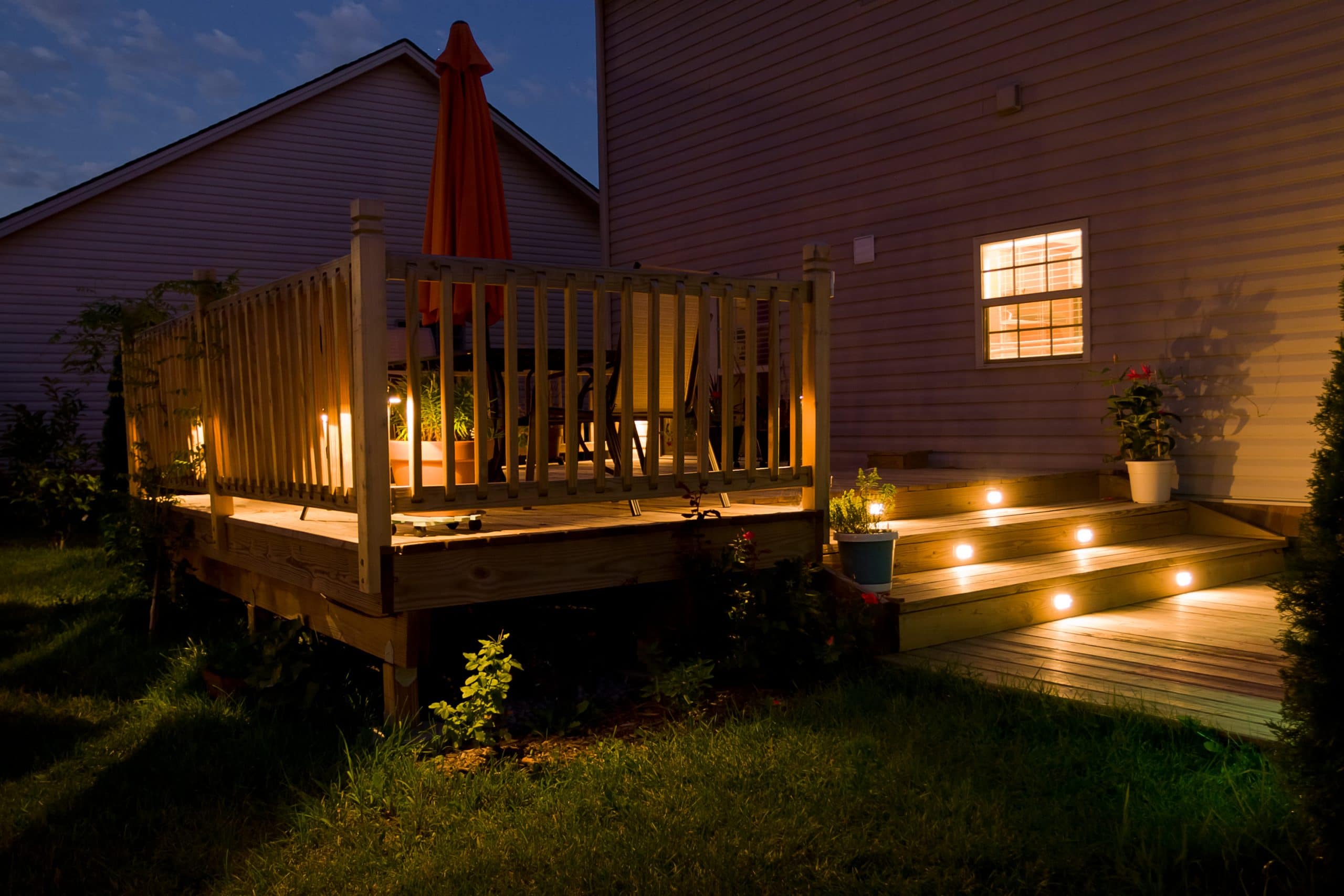 terrasse en bois avec spots incrustés